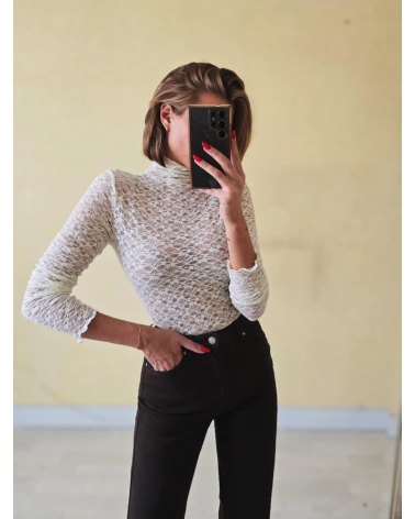 Lacy top ecru